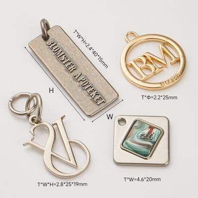 China Custom Size Clothing Fashion Design Purse Letters Logo Tag Metal Gold Logo Charm for Bags for sale