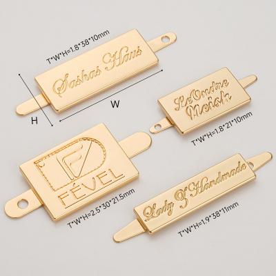 China Custom Metal Logo Tag for Handbag Design Metal Bag Labels Custom Gold Engraving Logo en venta