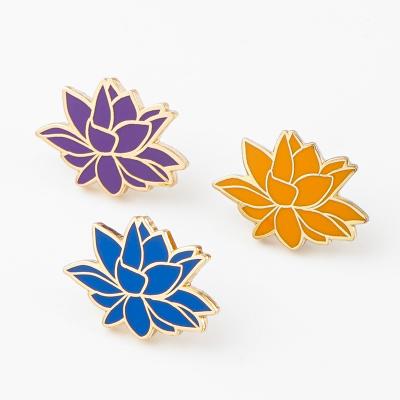 China Animal Theme Lotus Flower Brooch Pins Custom Enamel Badge Pin for Bag Hat Clothing à venda