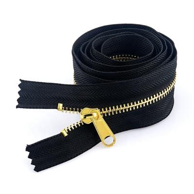 China Custom Metal Zipper for Clothing Customers' Color Sample Tape Color Widely Used à venda