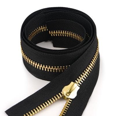 China 8 Euro Teeth Metal Zippers for Handbags Customized Color Metal Roll Long Chain Zipper for sale