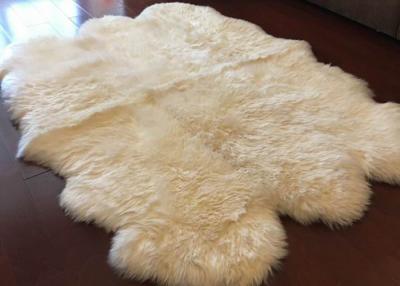 中国 アイボリーの白い毛皮の居間の敷物6の毛皮、5.5 x 6つのFtの寝室の羊皮の敷物  販売のため