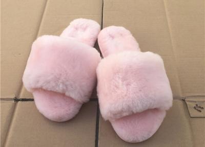 Chine Doublure de peau de mouton de pantoufles du suède des femmes, pantoufles véritables du Shearling des hommes  à vendre