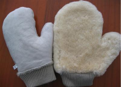 China Thumb Design Sheepskin Car Wash Mitt With Non Scratching Fabric Upside for sale
