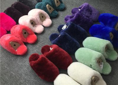 China Dyed Colors Indoor Womens Fur Lined Slippers Soft Sole Moisture Absorption for sale