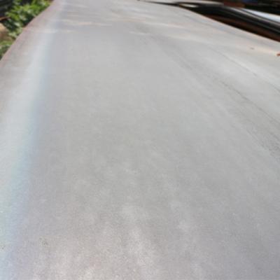 China Hoja de acero suave laminada en caliente resistente al desgaste engrasada Placa de acero con borde ranurado de 1000-12000 mm en venta