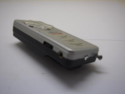 中国 Stereo Handheld FM Radio DK-3039 88-108MHz Battery Power Source Toy Gift Radio 販売のため