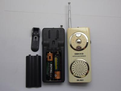China Dry Battery FM Radio With Speaker OEM Colors Mini Pocket Radio With DSP IC for sale