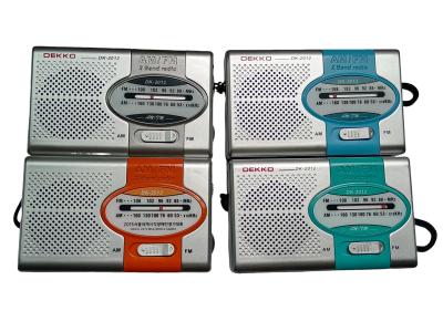 China Aa Battery Powered Fm Radio Pocket Size Built In Antenna 2 Batteries for sale