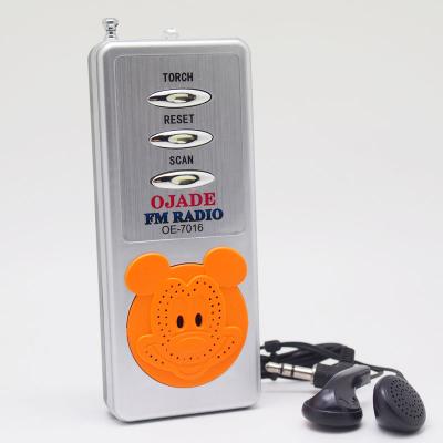China Compact Design Auto Scan FM Radio UM3*2 Battery Power Portable Radio for sale