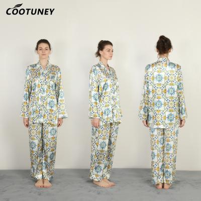 China Customized 2 Pieces Long Sleeve Printed Pyjamas Lady Nightwear Silk Satin Pajamas For Women à venda