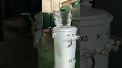 3相ポールマウント変圧器 75kVA 13800Vから480V 277V 油入配電変圧器