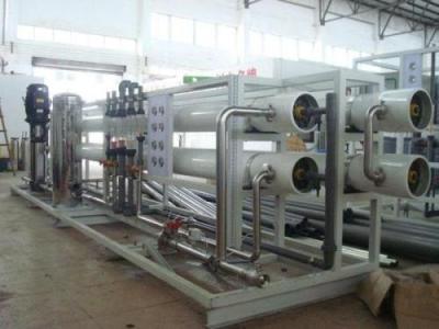 Chine La purification d'eau potable de traitement préparatoire usine l'emballage monté par dérapage à vendre