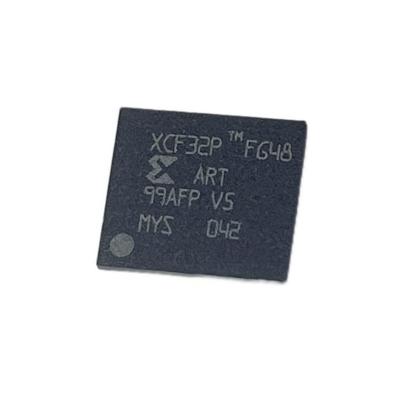 China Oscilador interno da precisão da memória do BAILE DE FINALISTAS da configuração de XCF32PFSG48C FPGA à venda