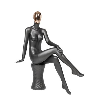 China Muñeco de fibra de vidrio de moda femenino de cuerpo entero postura sentada en venta