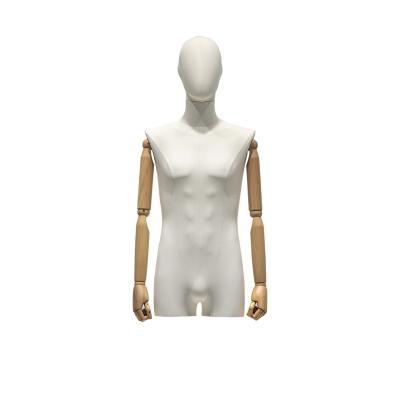 China Um manequim masculino de meio corpo usado para exibir curvas naturais do corpo em vitrines à venda
