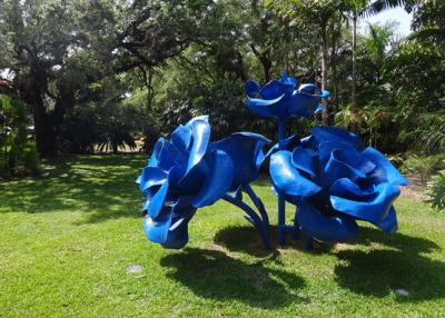 China A grandes escultura de Rosa do metal/jardim azuis pintados do metal floresce a escultura para a decoração à venda