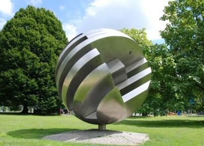 China Escultura al aire libre del acero inoxidable de la escultura del metal de la bola grande del jardín en venta