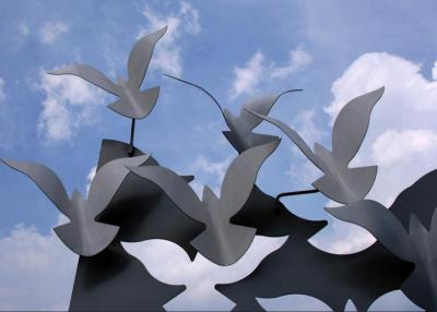 Chine L'oiseau pilotant la cour d'abrégé sur acier inoxydable sculpte les ornements contemporains de jardin en métal à vendre