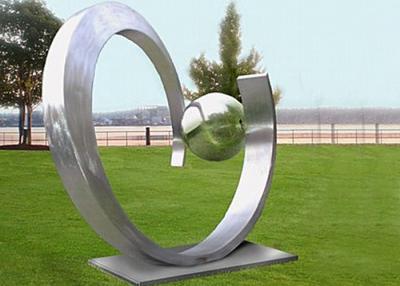 China Técnica de aço inoxidável moderna do forjamento da forma do coração da arte da escultura da decoração da jarda à venda