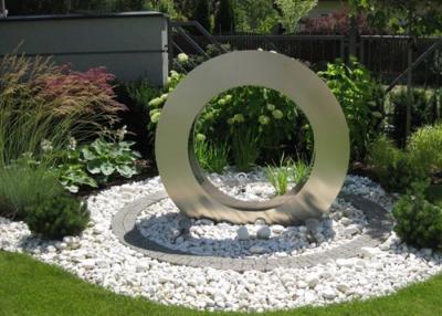 Chine Stabilité de corrosion de fontaine de caractéristique de l'eau d'acier inoxydable de forme d'anneau de conception de jardin à vendre