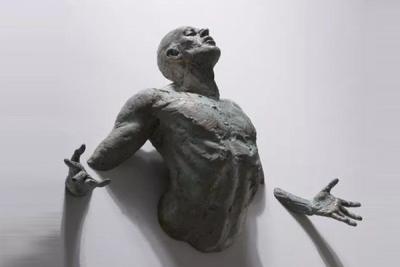 China Figura escultura del hombre de la pared de la estatua del bronce del final del bastidor del diseño exhibida en hotel en venta