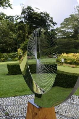 China Mirror Polished Contemporary Round Outdoor Metal Art Sculpture For Garden for sale