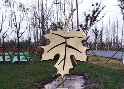 China Art Stainless Steel Leaf Painted Metal Sculpture For Garden Park Decoration for sale