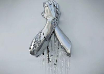Chine Sculpture polie incroyable en mur d'acier inoxydable de miroir de mains en métal à vendre