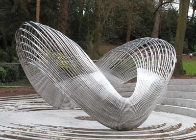 Chine Grande sculpture publique moderne en fil d'acier inoxydable d'art pour le parc à vendre