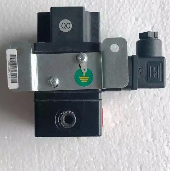 Quality VP1008BJ401A00 Pneumatic Air Control Valve Brass  Electromagnetic  6 Watts for sale