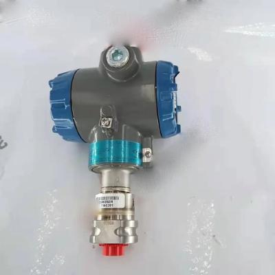 China STG74S Smart Inline Gage Pressure Transmitter Highly Durable 24V DC Pressure Sensor Transmitter with ±0.25% Accuracy for sale