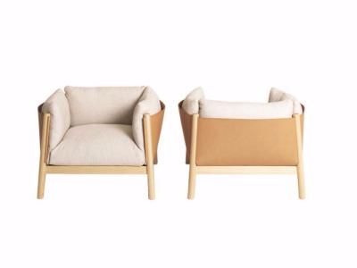 Chine Sofa tapissé moderne de pièce de salon pour le GV de jambes en bois de tissu de loisirs à vendre