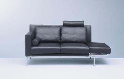 China Custom Leather Modern Upholstered Sofa Wooden Base European Style For Leisure for sale