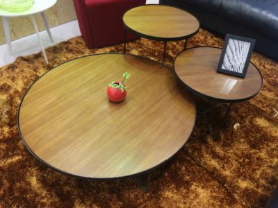 Chine Couleur à haute densité ronde de noix de table basse en bois moderne de lobby de passe-temps de thé à vendre