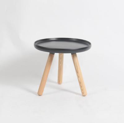 China A mesa de centro redonda de Normann Copenhaga, Metal a mesa de centro simples com pés de madeira à venda