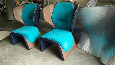 中国 着色された革端が付いている青いの性のガラス繊維の腕の椅子 販売のため