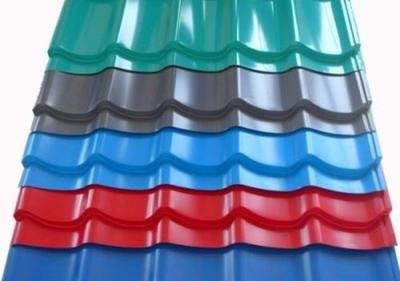 Chine Coupant la toiture enduite de poinçon de couleur de Gi couvre 6000mm pour Buliding à vendre