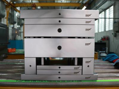 China CNC que faz à máquina as bases de molde plásticas ISO9001 dos PCes da base de molde do Dme: 2015 à venda
