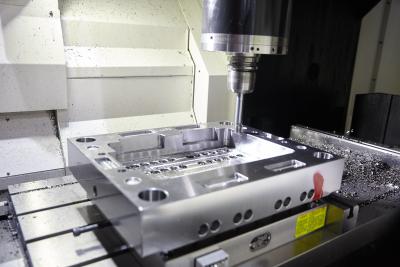 China CNC que trabaja a máquina la base ASTM 1050 JIS S50C del moldeo por inyección de Mazak en venta