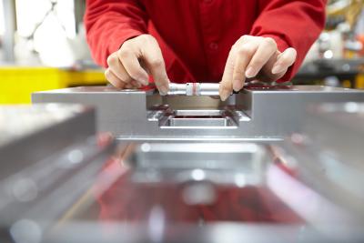 China Proceso no estándar plástico del CNC de las piezas MAKINO del molde de ASSAB 8407 en venta