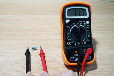 Chine Continuité audible de transistor de diode de fréquence de capacité de mètre d'ohm de volt de Digital de la CE à vendre
