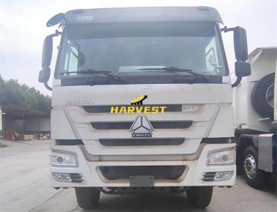China Howo 6x4 400hp 24m3 3 Compartments Fuel Tanker Truck With 22m3 Oil Trailer zu verkaufen