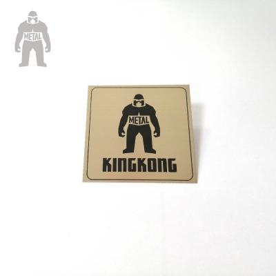 China Las placas de identificación del metal del negro de la impresión del efecto del cepillo para los bolsos KingKong modificaron para requisitos particulares en venta