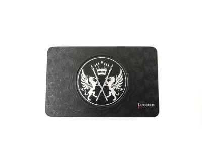 China CR80 Matte Black Metal Business Cards 0.8mm Debossed-Douaneembleem Te koop