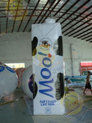 Chine Impression faite sur commande gonflable 2.5m de Digital de ballon de PVC d'hélium de boîte à lait à vendre