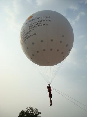 China attraktiver aufblasbarer Spaßspiel-Ballon 0.28mm Heliumqualität PVCs im Freien, Jongleur-riesiger Werbungs-Ballon zu verkaufen