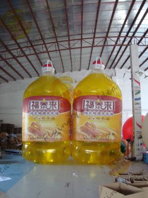China Botella inflable promocional del embalaje del aceite de las reproducciones del producto para el centro comercial en venta