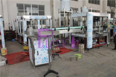 China Pneumatic Capping Type Bottled Water Filling Machine With Adhesive Labeling Machine for sale