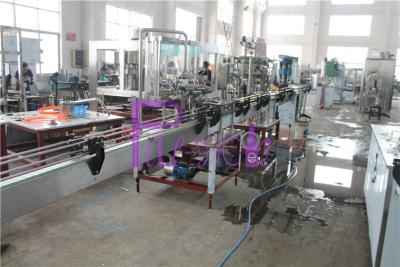 China linha de enchimento de enchimento e tampando da bebida carbonatada 2000BPH da cerveja elétrica da garrafa das máquinas à venda